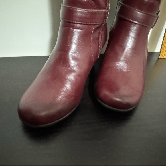 A2 By Aerosoles Red Heeled Boots Classic Style - Picture 4 of 7